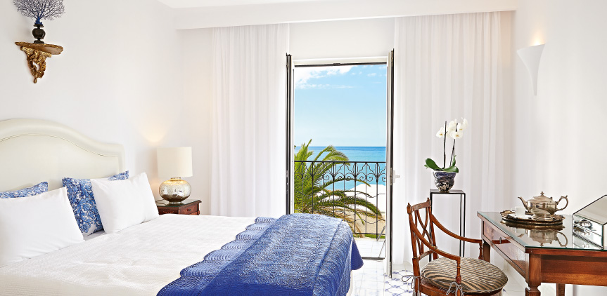 07-4-bedroom-villa-on-the-beach-with-outdoor-hydromassage-bathtub-luxury-vacations-in-crete